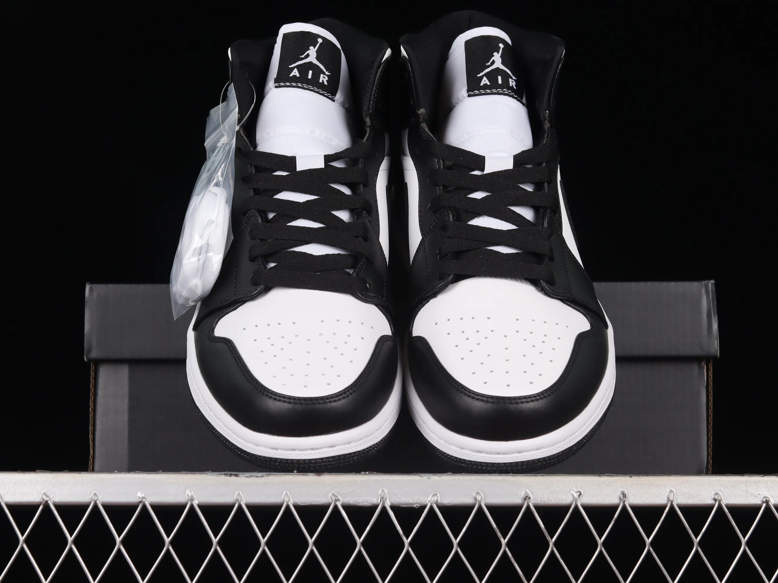 All Categories Air Jordan Jordan Series Basketball Shoes Air Jordan 1 Mid Air Jordan 1 Mid "Panda" AJ1 Joe 1 Black and White Panda Zhongbang Basketball Shoes DV0991-101